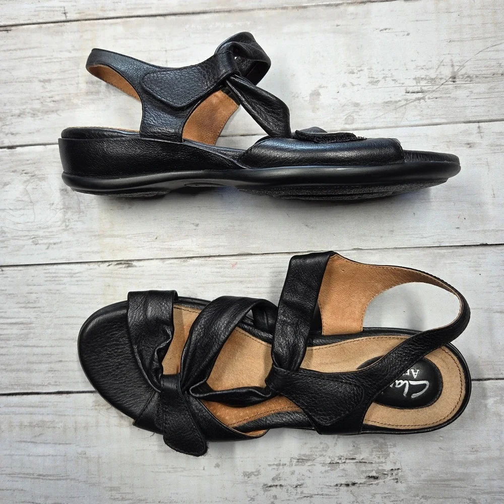 Clarks artisan black